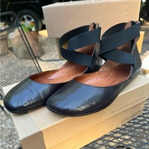 Gentle Souls Ballet Flats, Black, Size 8